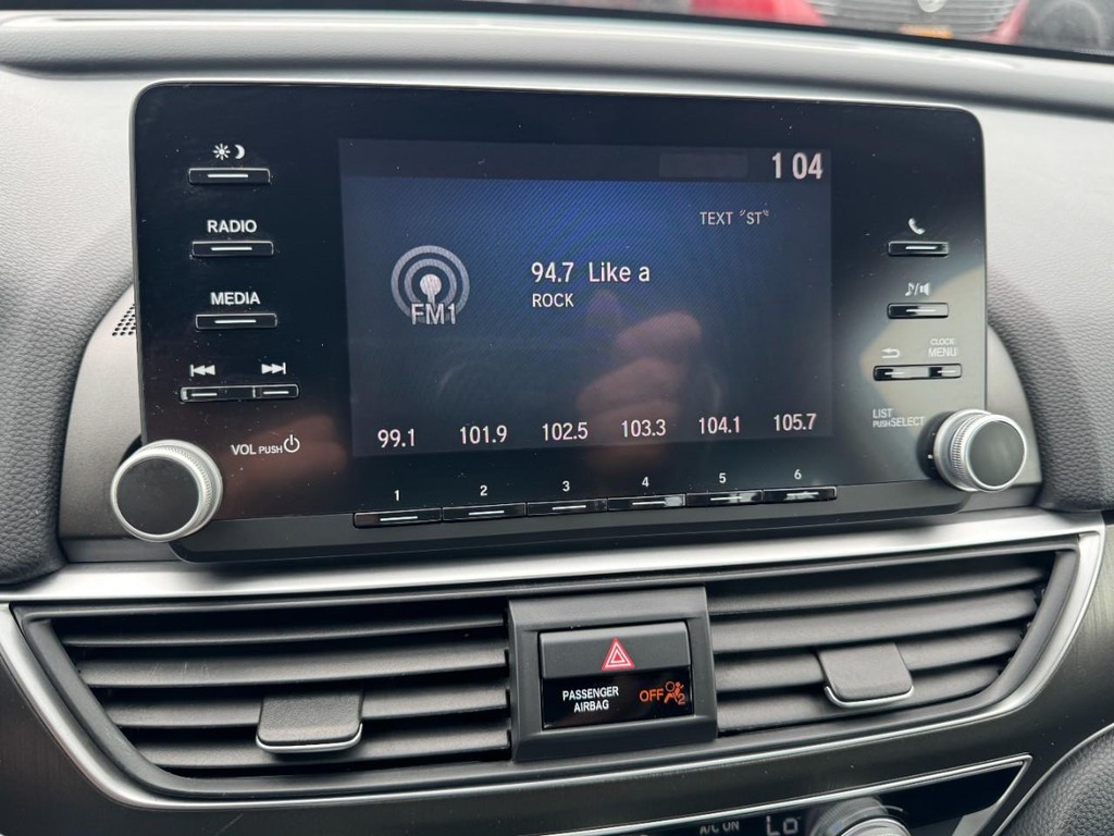 Honda Accord Hybrid Vehicle Full-screen Gallery Image 19