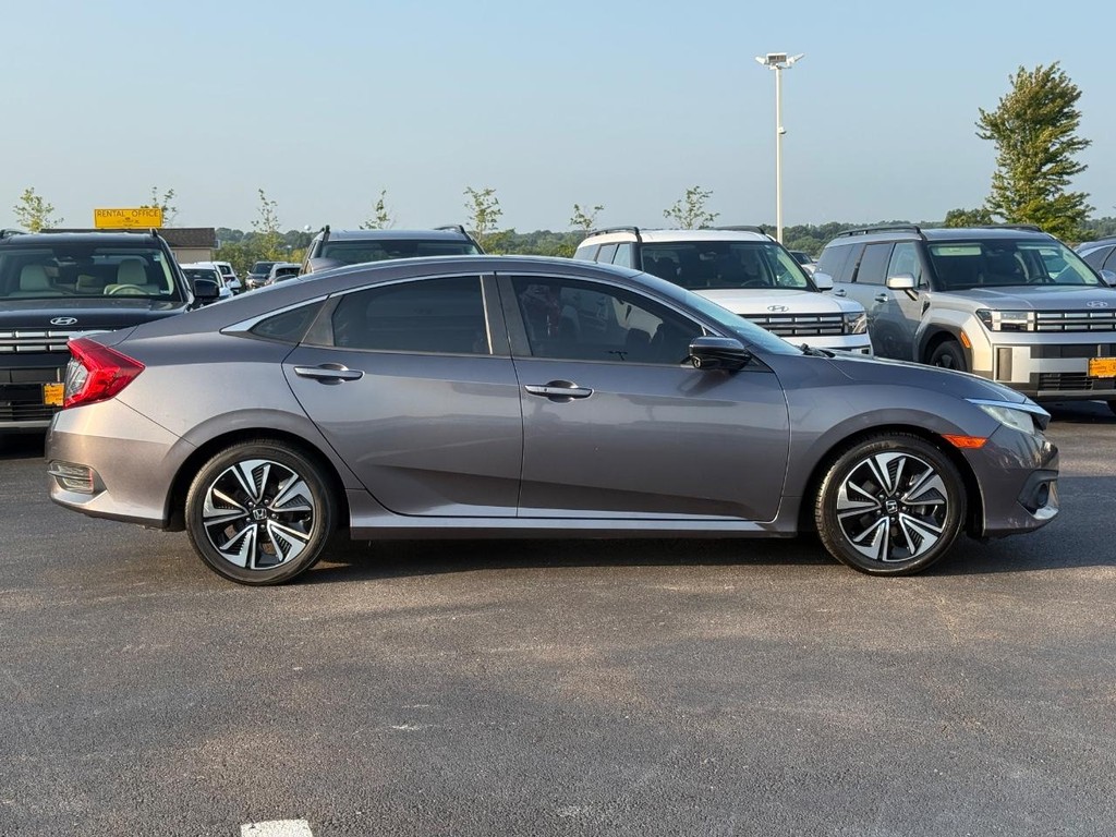 Honda Civic Sedan Vehicle Full-screen Gallery Image 02