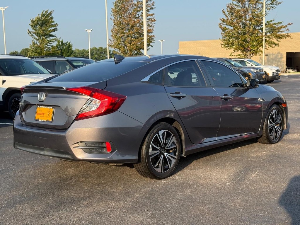 Honda Civic Sedan Vehicle Full-screen Gallery Image 03
