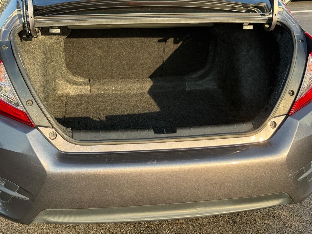 Honda Civic Sedan Vehicle Full-screen Gallery Image 06