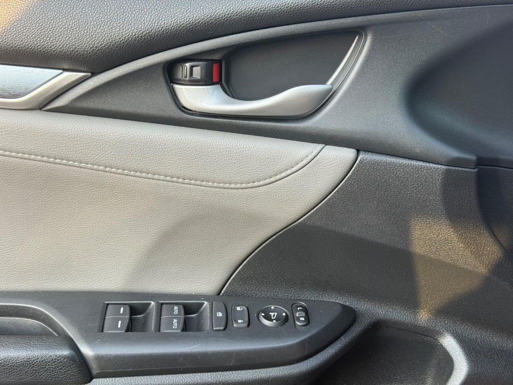 Honda Civic Sedan Vehicle Full-screen Gallery Image 24