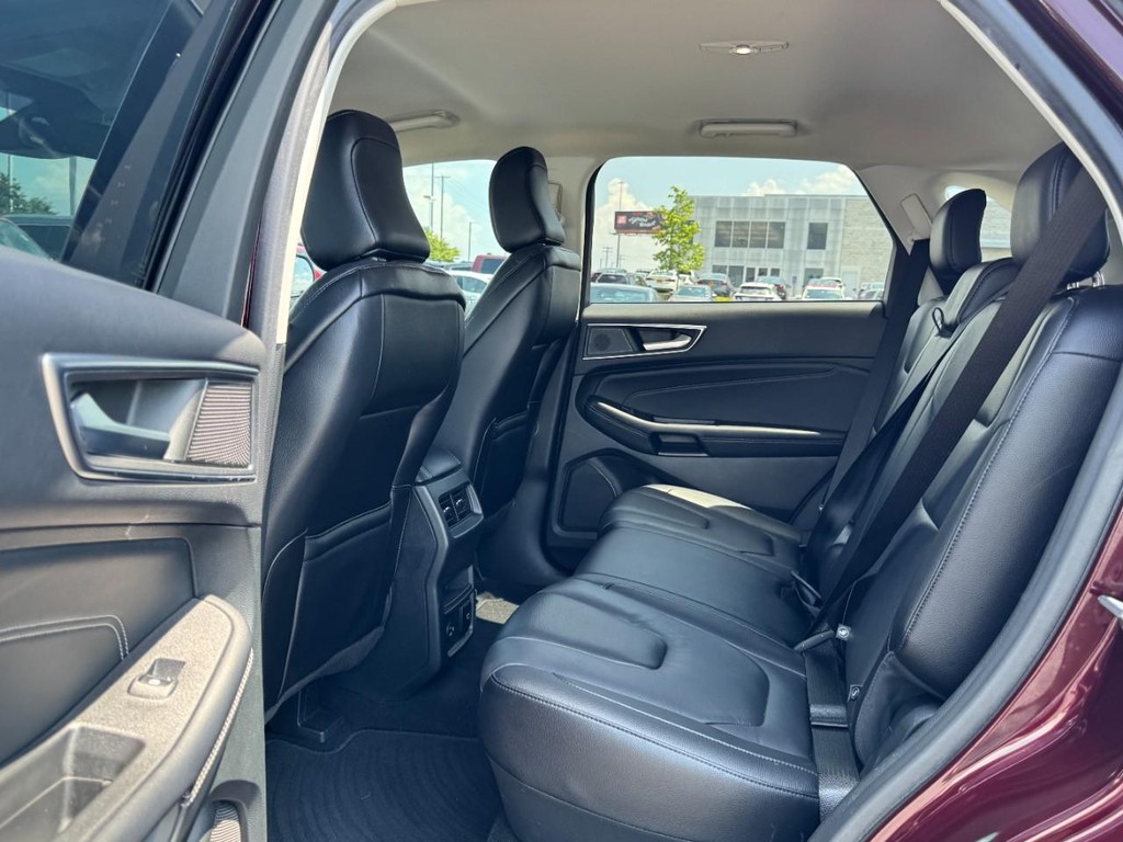 Ford Edge Vehicle Full-screen Gallery Image 10