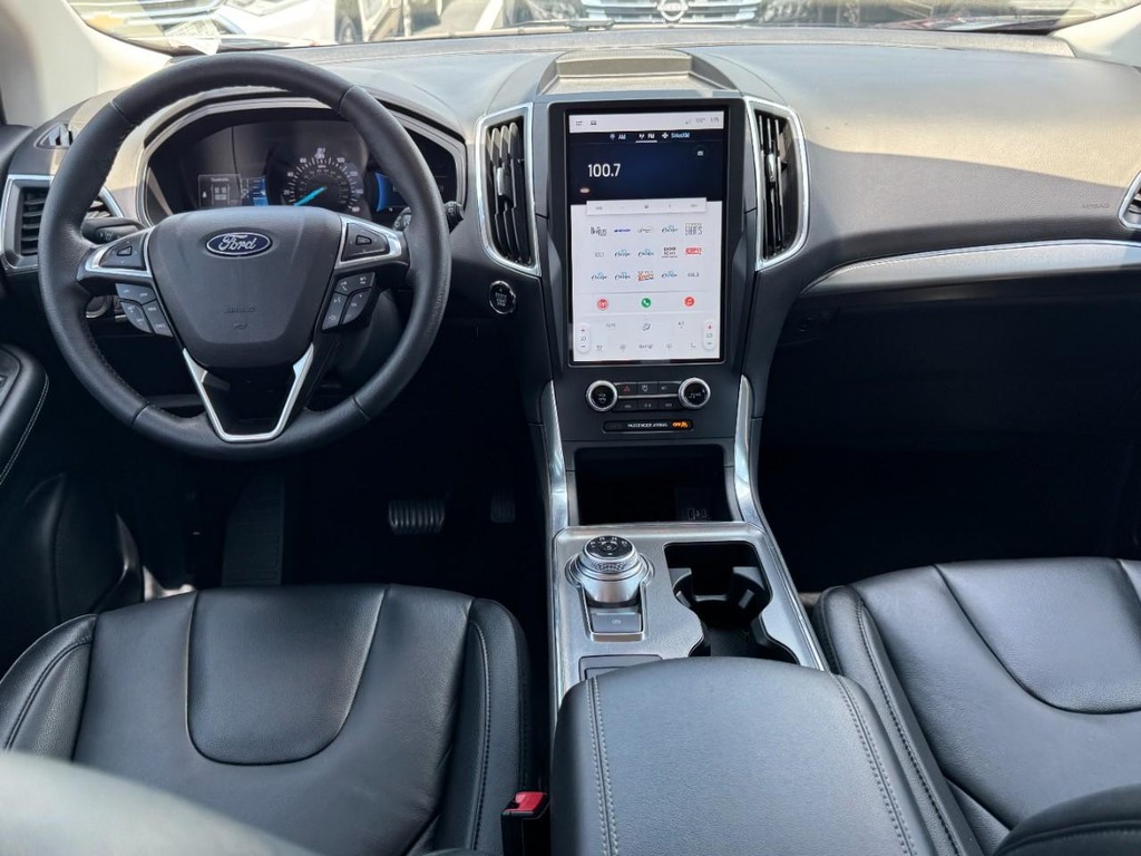 Ford Edge Vehicle Full-screen Gallery Image 11