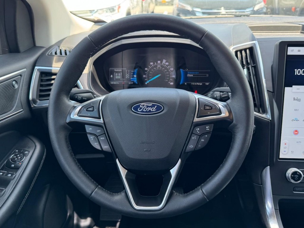 Ford Edge Vehicle Full-screen Gallery Image 12