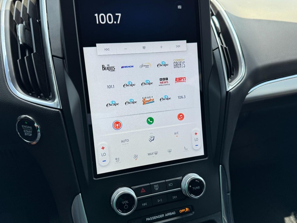 Ford Edge Vehicle Full-screen Gallery Image 18