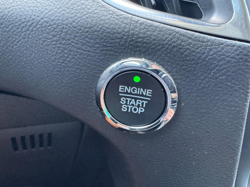 Ford Edge Vehicle Full-screen Gallery Image 21