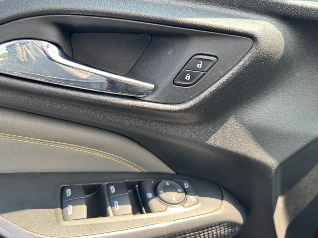 Chevrolet Trax Vehicle Full-screen Gallery Image 16