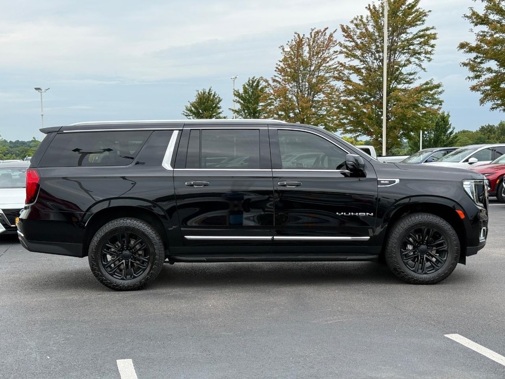 GMC Yukon XL Vehicle Full-screen Gallery Image 02