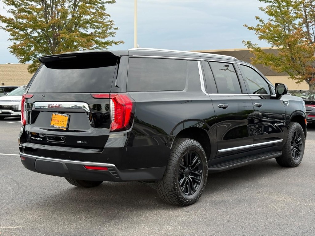 GMC Yukon XL Vehicle Full-screen Gallery Image 03