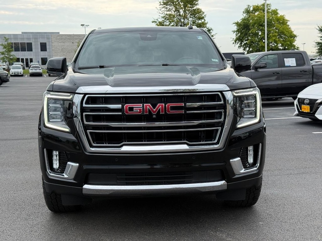 GMC Yukon XL Vehicle Full-screen Gallery Image 09