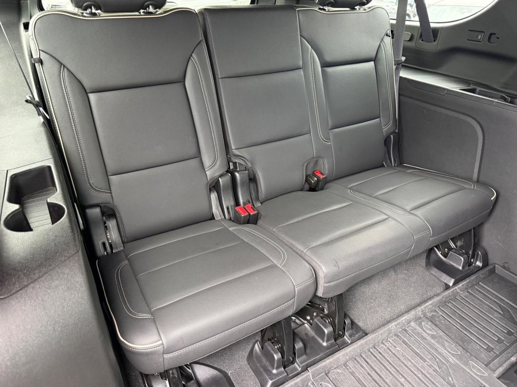 GMC Yukon XL Vehicle Full-screen Gallery Image 10