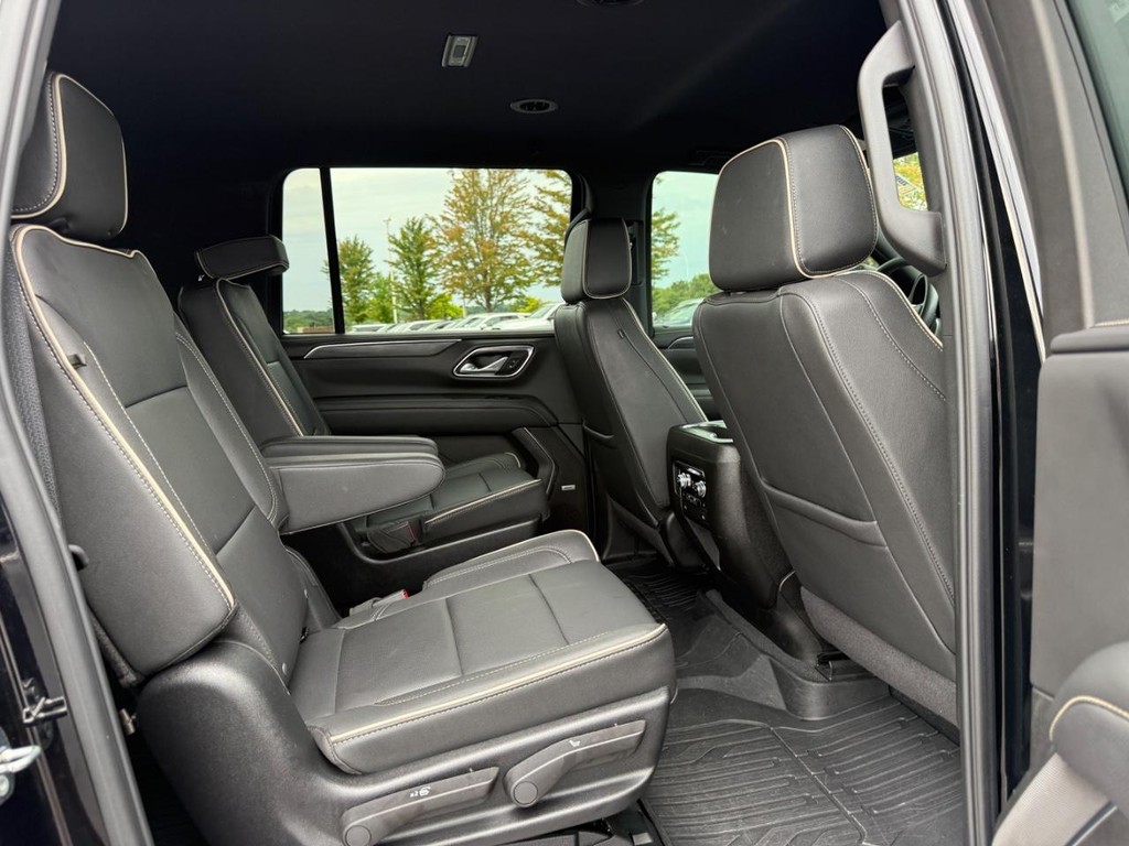 GMC Yukon XL Vehicle Full-screen Gallery Image 11