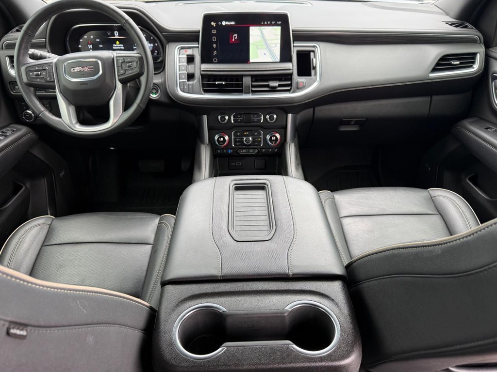GMC Yukon XL Vehicle Full-screen Gallery Image 13