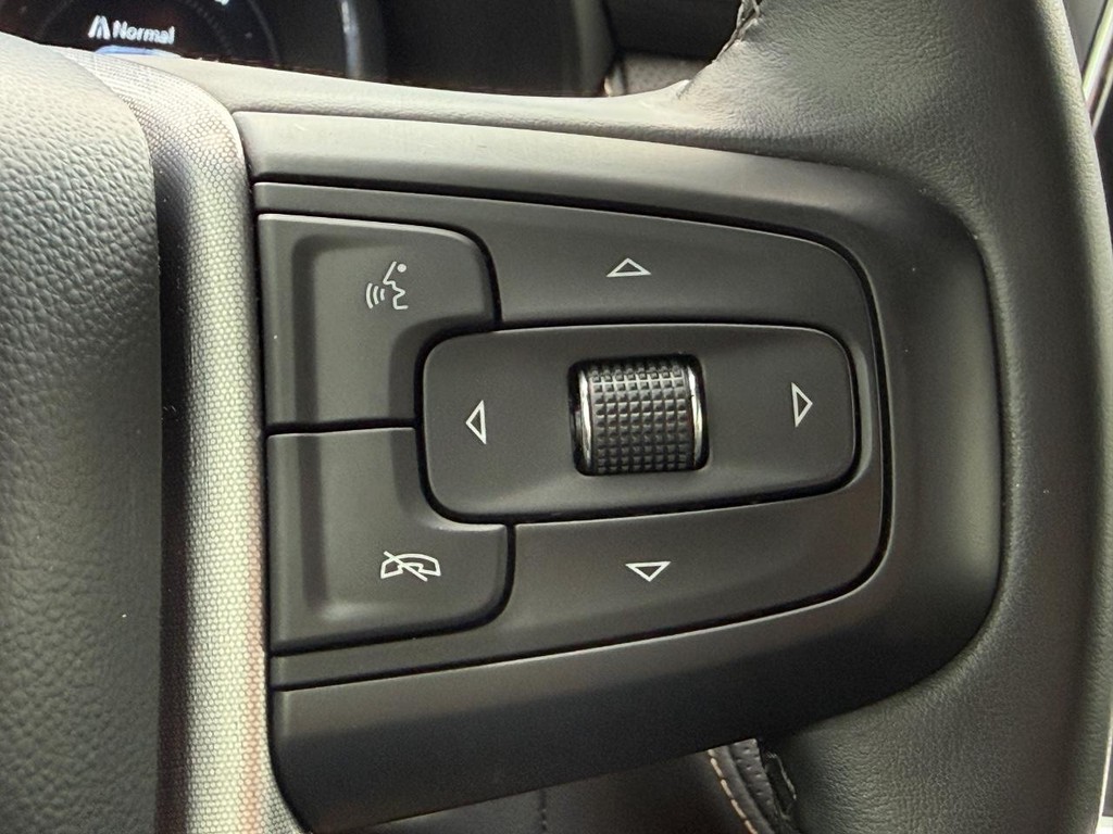 GMC Yukon XL Vehicle Full-screen Gallery Image 16