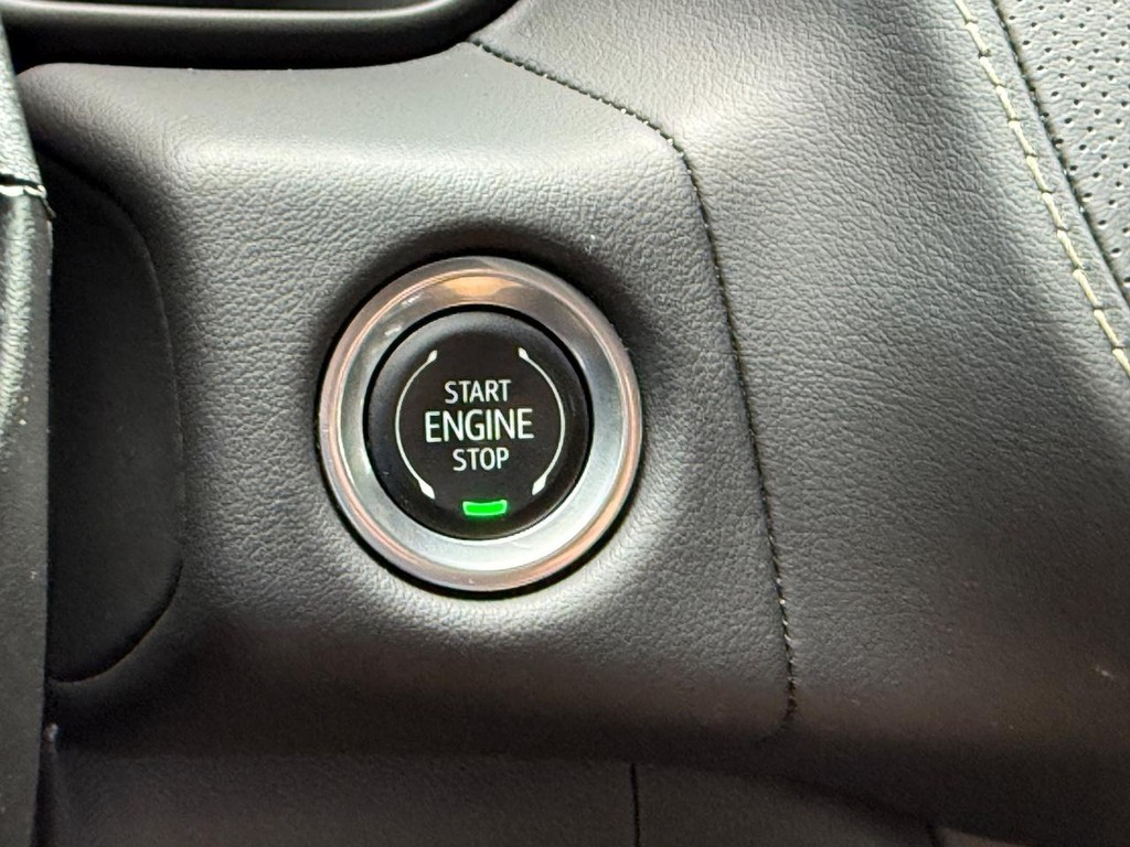 GMC Yukon XL Vehicle Full-screen Gallery Image 17