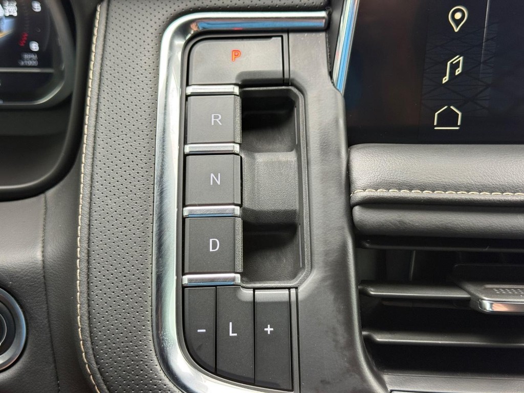 GMC Yukon XL Vehicle Full-screen Gallery Image 18