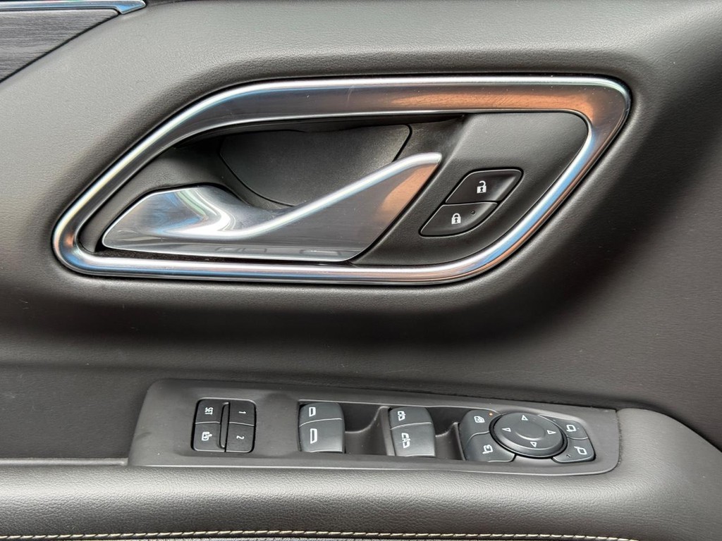 GMC Yukon XL Vehicle Full-screen Gallery Image 25
