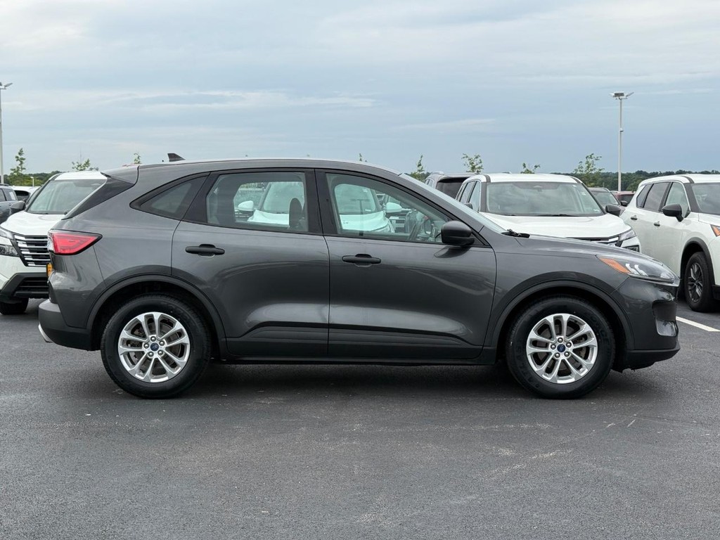Ford Escape Vehicle Full-screen Gallery Image 02