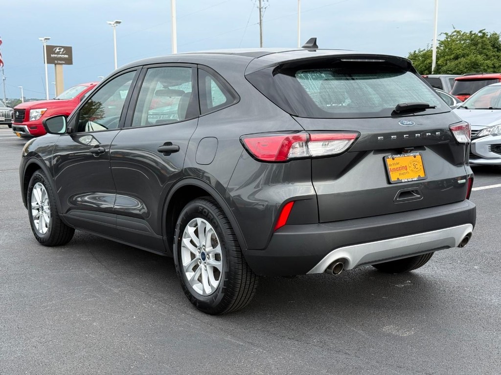 Ford Escape Vehicle Full-screen Gallery Image 05