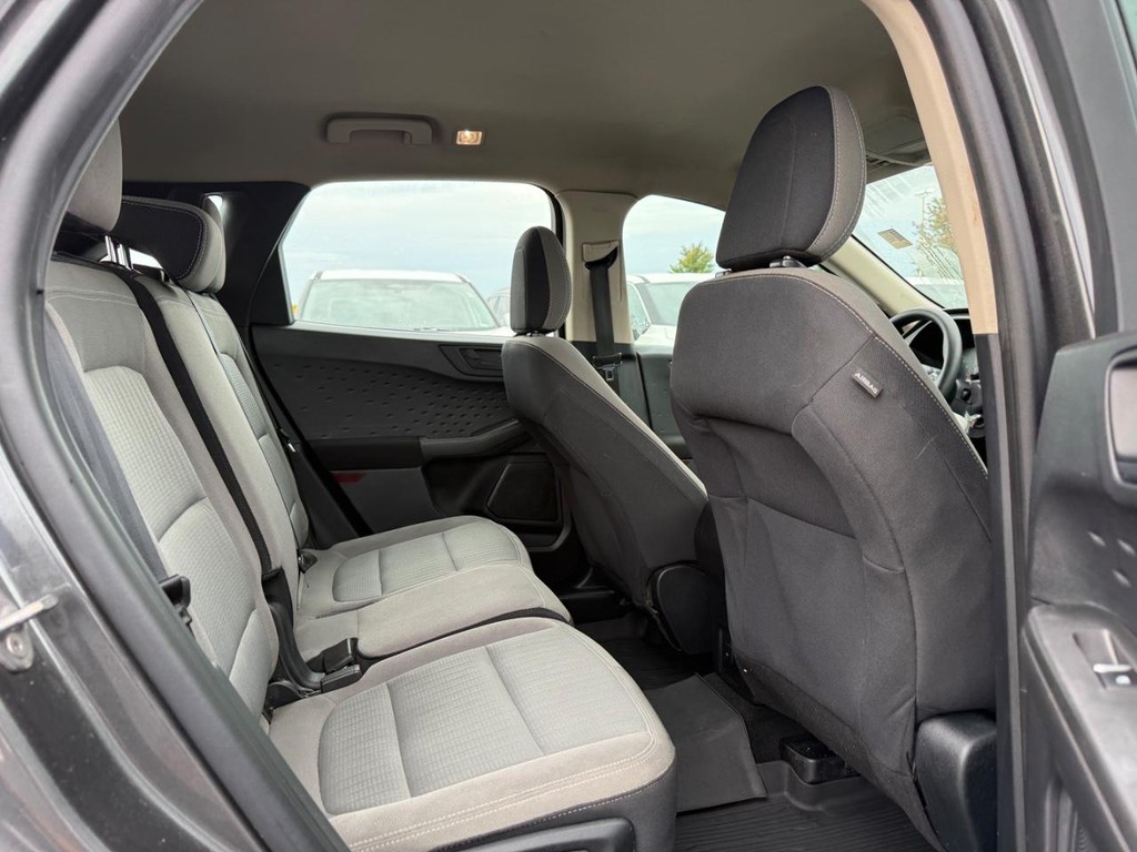 Ford Escape Vehicle Full-screen Gallery Image 10
