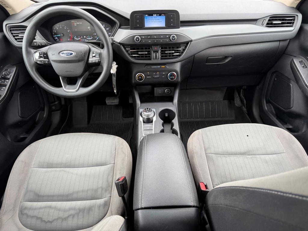 Ford Escape Vehicle Full-screen Gallery Image 11