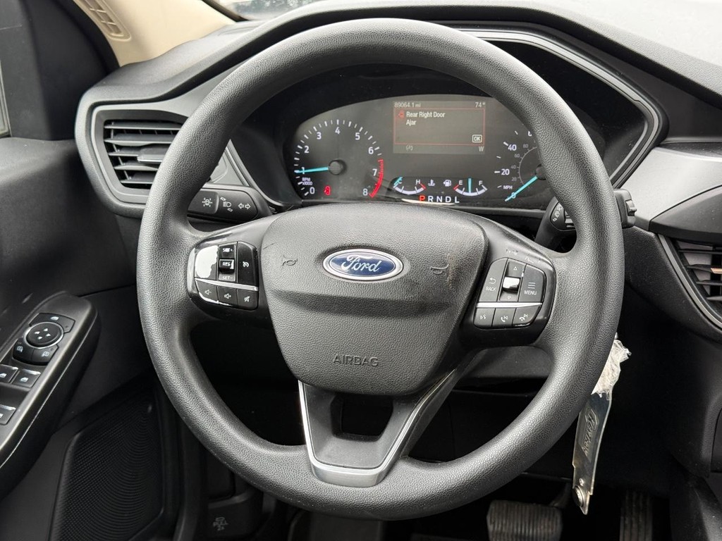 Ford Escape Vehicle Full-screen Gallery Image 12