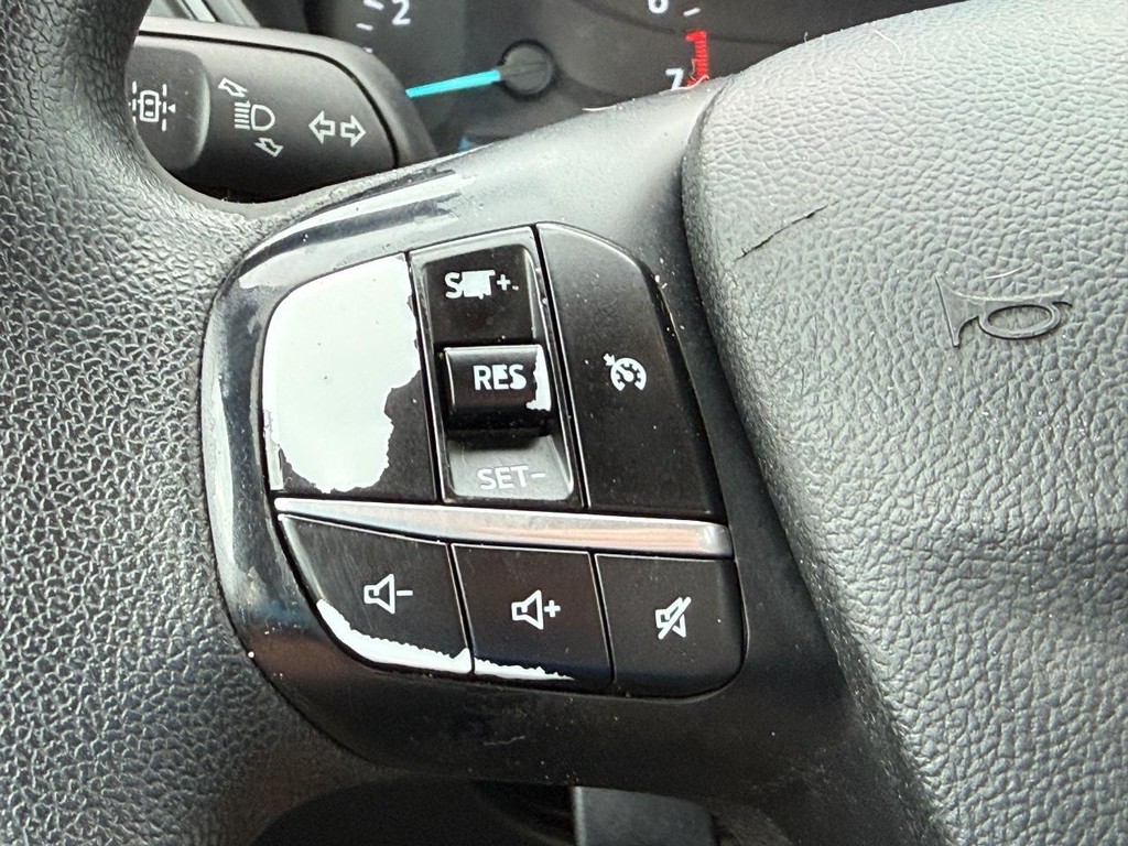 Ford Escape Vehicle Full-screen Gallery Image 13