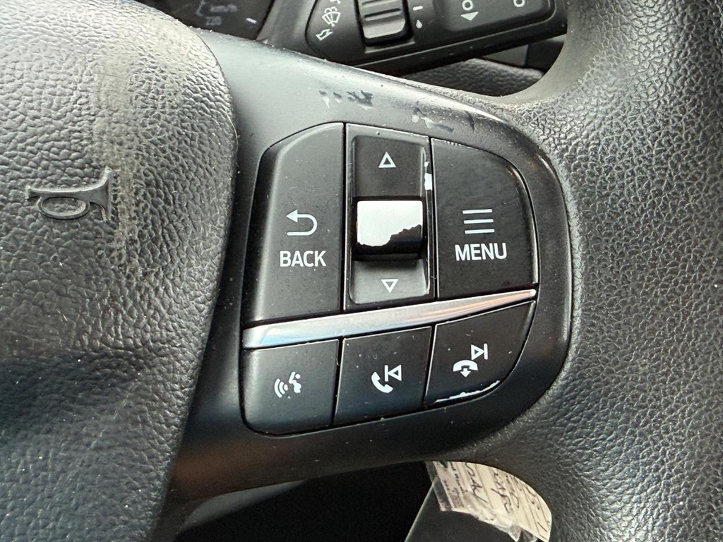 Ford Escape Vehicle Full-screen Gallery Image 14