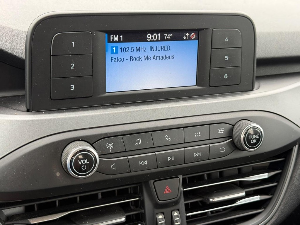 Ford Escape Vehicle Full-screen Gallery Image 15