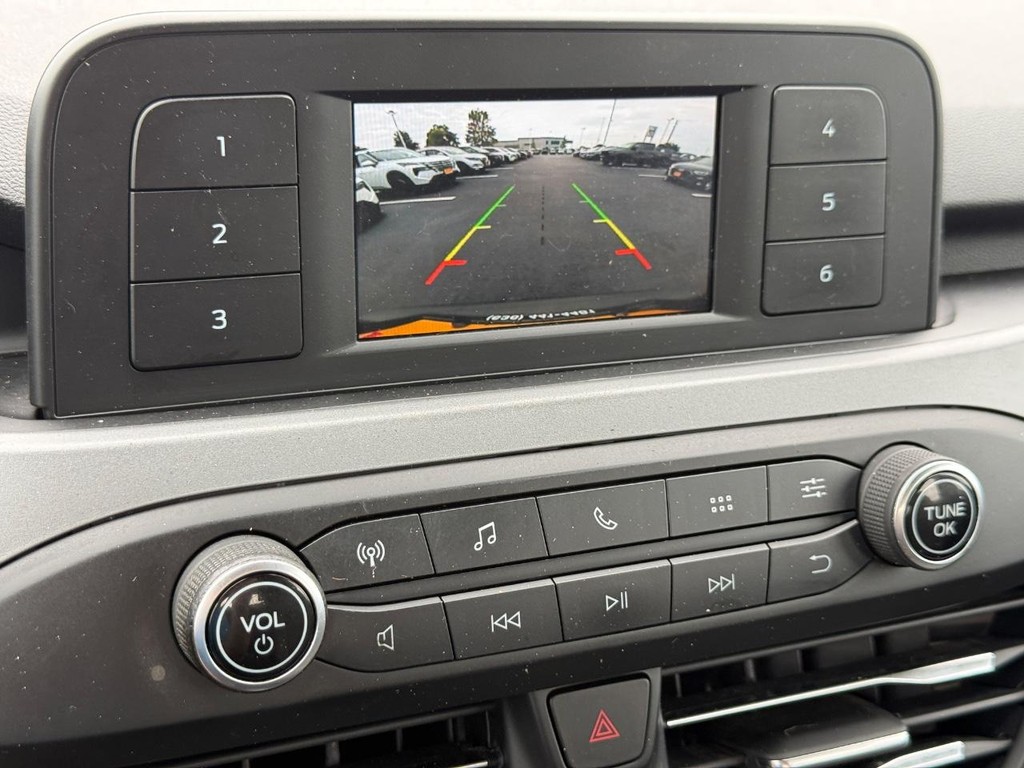 Ford Escape Vehicle Full-screen Gallery Image 16