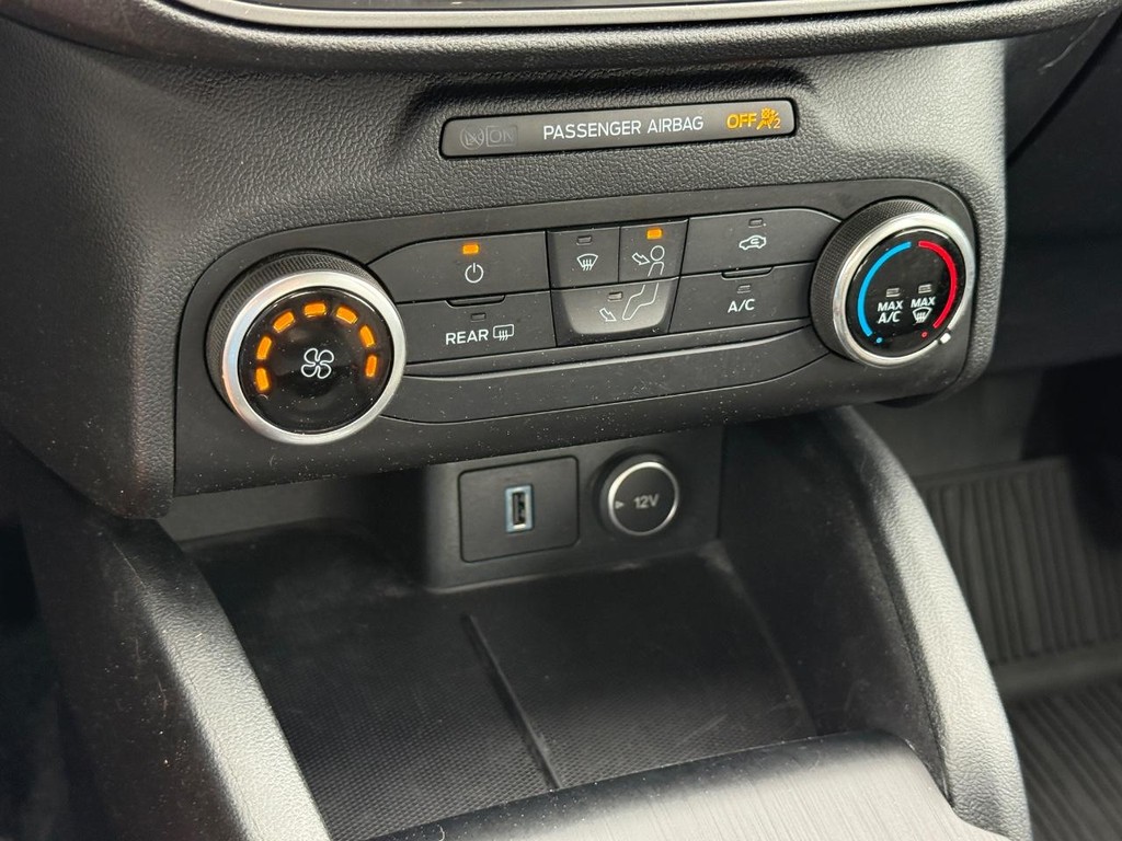 Ford Escape Vehicle Full-screen Gallery Image 17