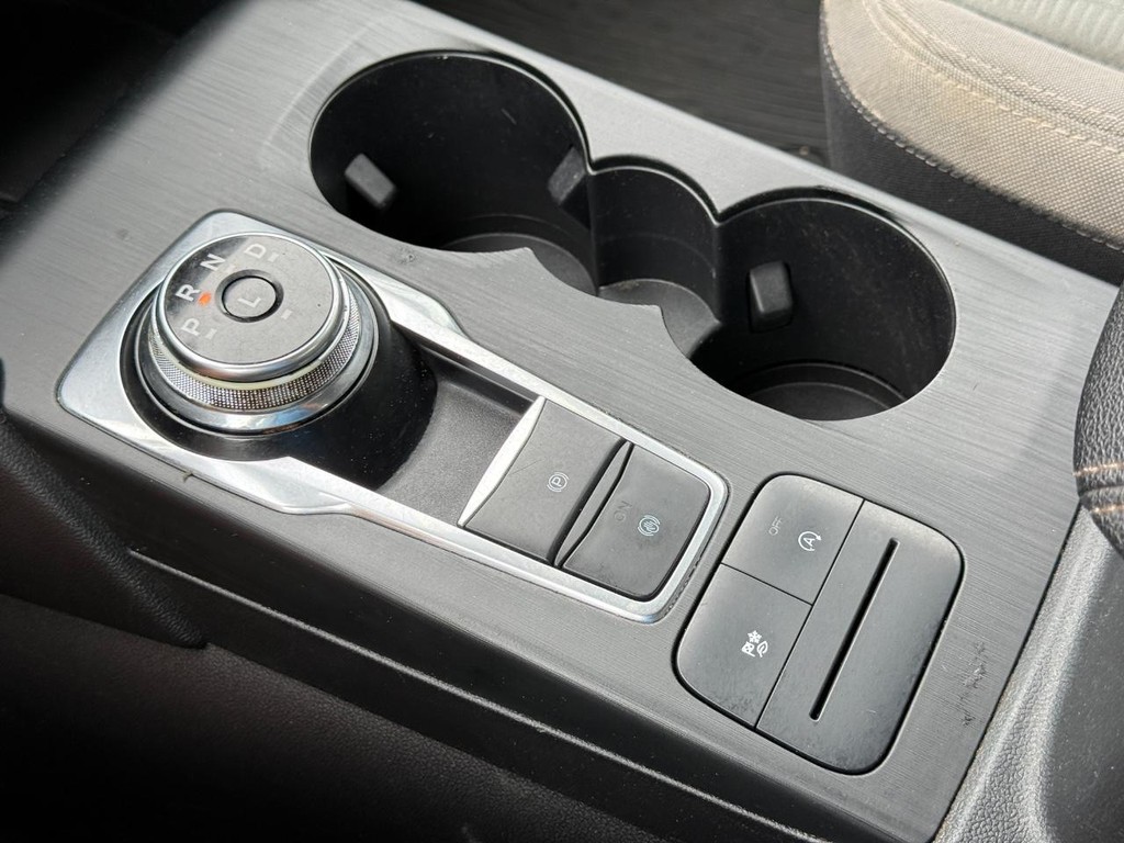 Ford Escape Vehicle Full-screen Gallery Image 18