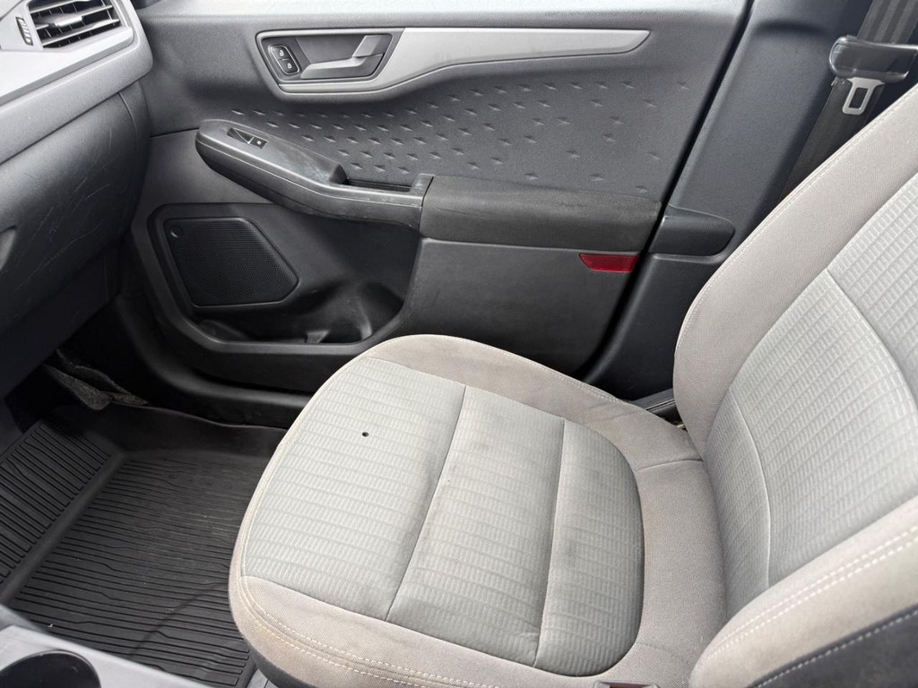 Ford Escape Vehicle Full-screen Gallery Image 19