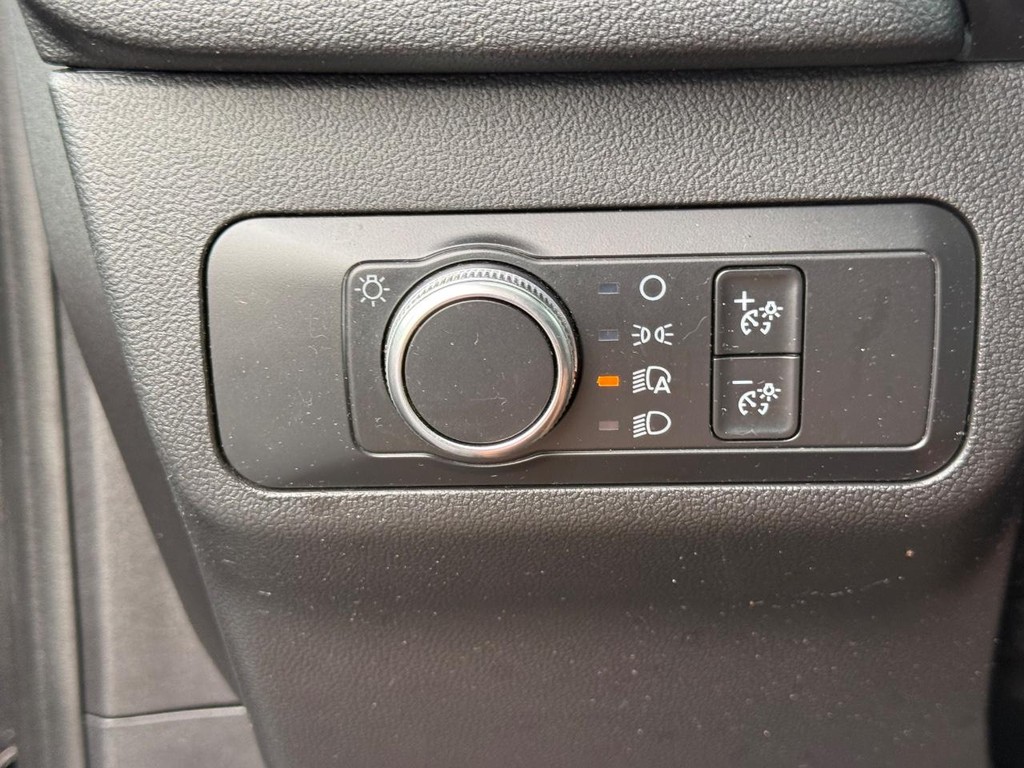 Ford Escape Vehicle Full-screen Gallery Image 21