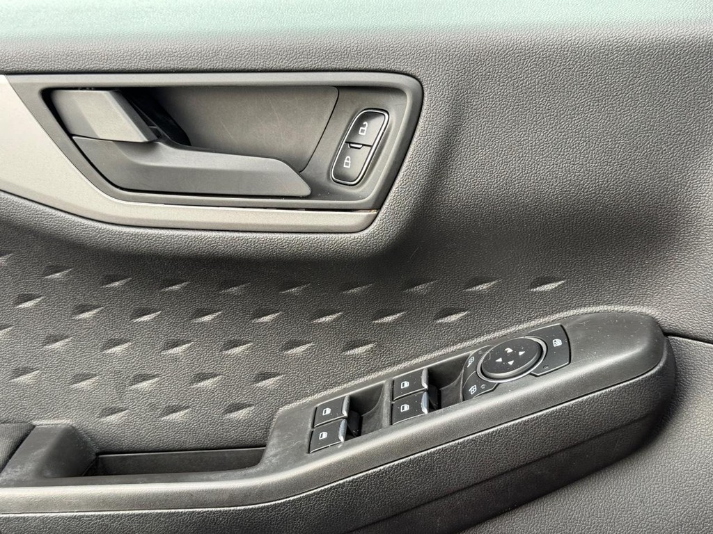 Ford Escape Vehicle Full-screen Gallery Image 22