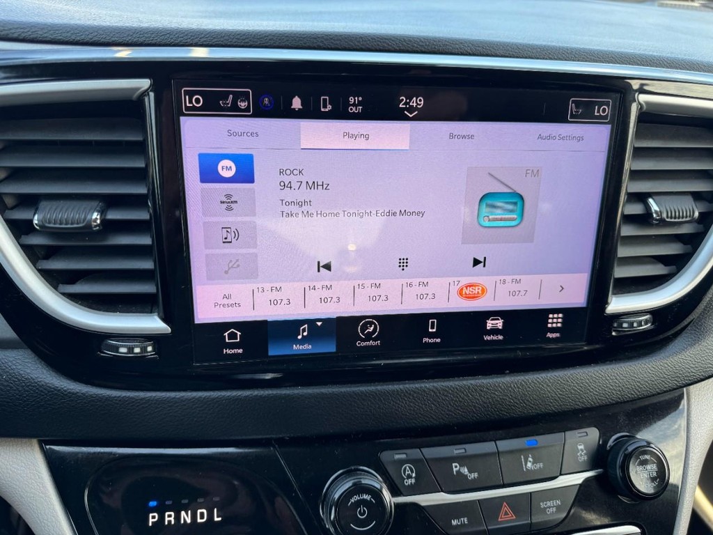 Chrysler Pacifica Vehicle Full-screen Gallery Image 19