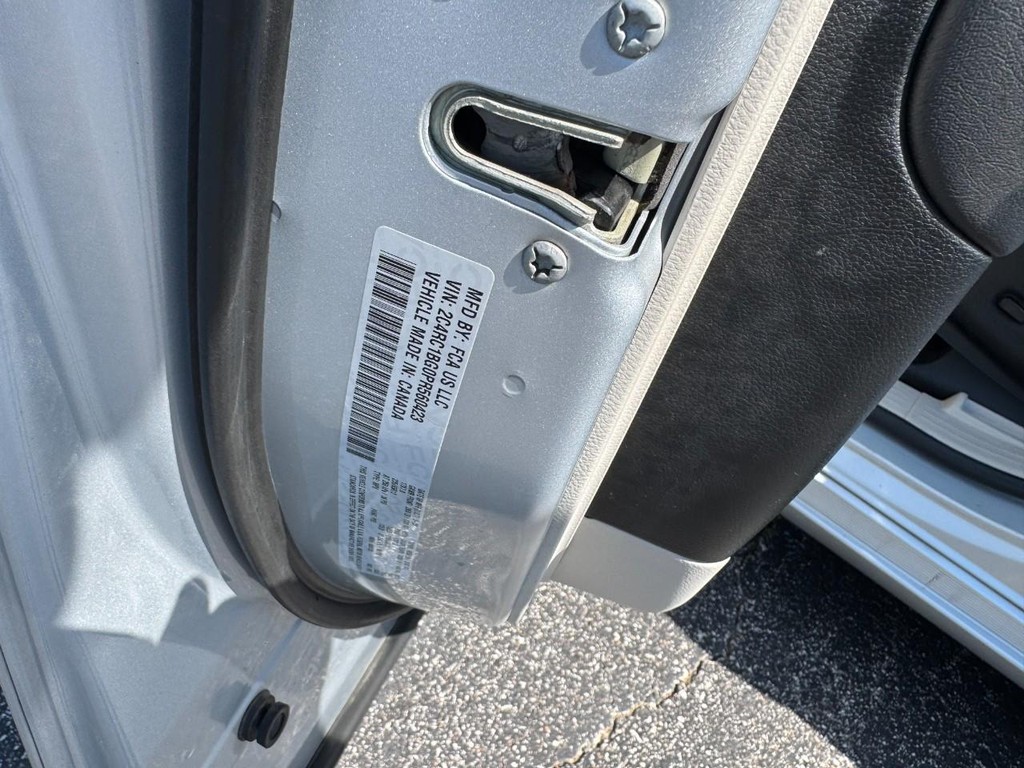 Chrysler Pacifica Vehicle Full-screen Gallery Image 23