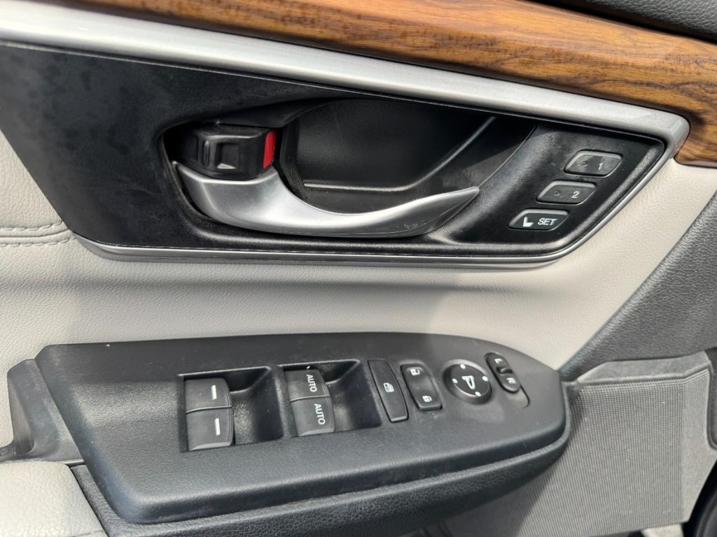 Honda CR-V Vehicle Full-screen Gallery Image 16