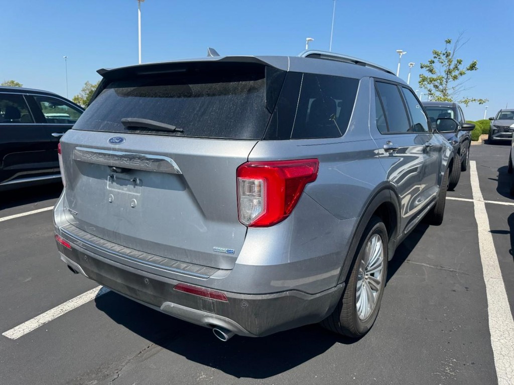 Ford Explorer Vehicle Full-screen Gallery Image 02