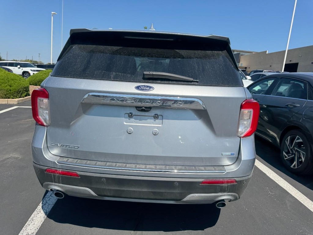 Ford Explorer Vehicle Full-screen Gallery Image 03