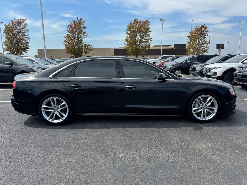 Audi A8 L Vehicle Full-screen Gallery Image 02