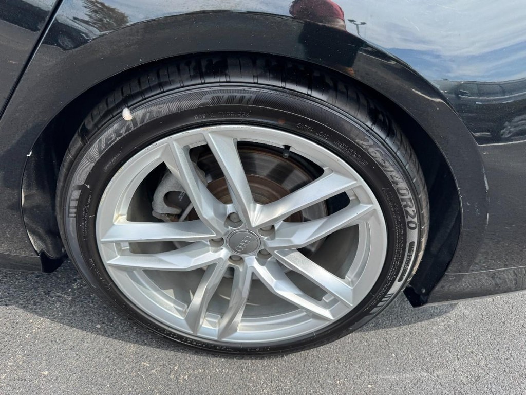 Audi A8 L Vehicle Full-screen Gallery Image 07