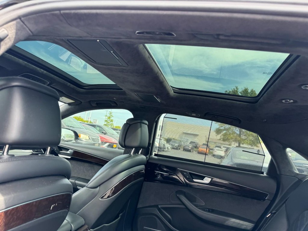 Audi A8 L Vehicle Full-screen Gallery Image 11