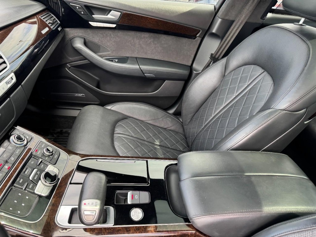 Audi A8 L Vehicle Full-screen Gallery Image 14
