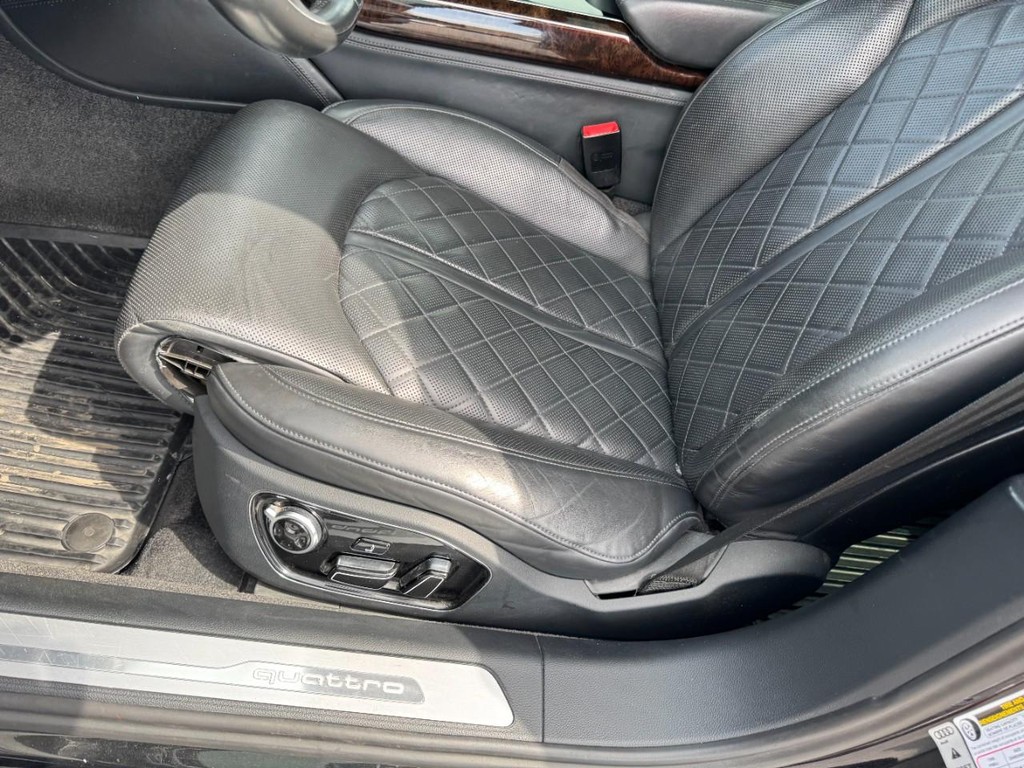 Audi A8 L Vehicle Full-screen Gallery Image 15