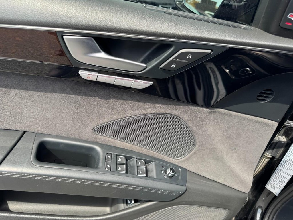 Audi A8 L Vehicle Full-screen Gallery Image 16
