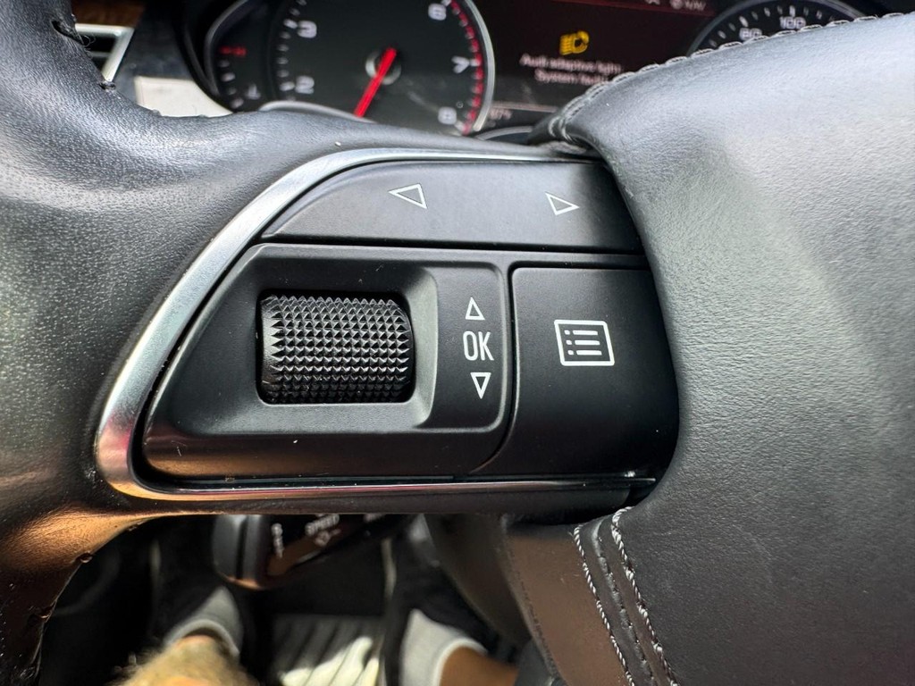Audi A8 L Vehicle Full-screen Gallery Image 17