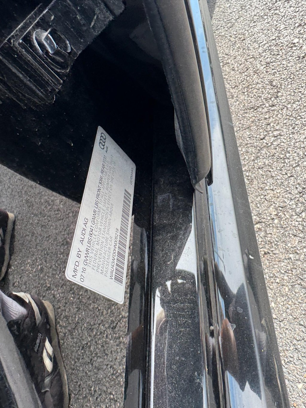 Audi A8 L Vehicle Full-screen Gallery Image 23