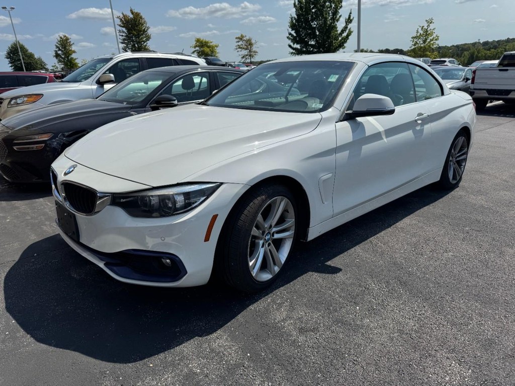 BMW 4 Series Vehicle Full-screen Gallery Image 02