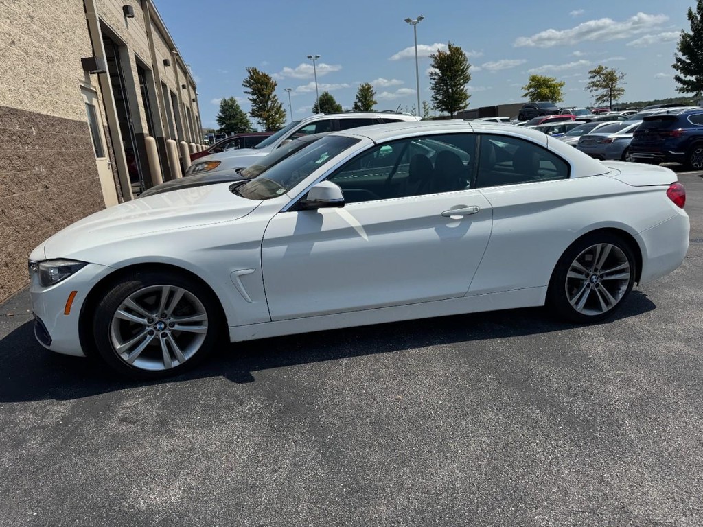 BMW 4 Series Vehicle Full-screen Gallery Image 03